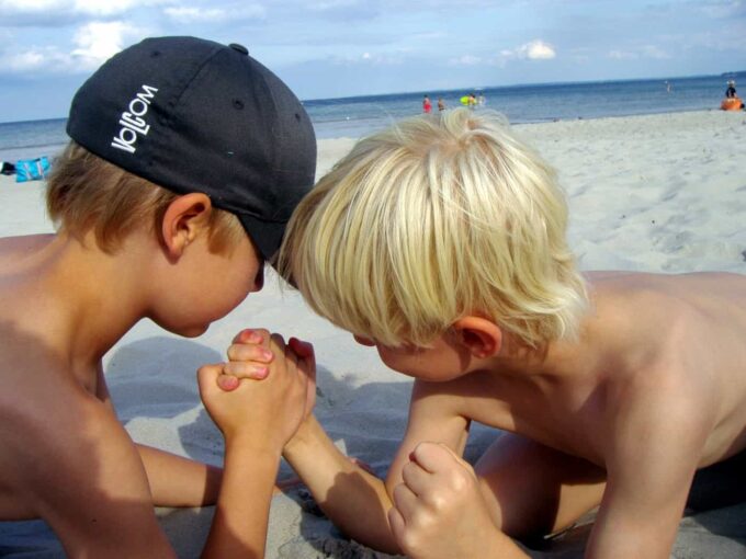 arm wrestling 176645 1920 1400x1050 1