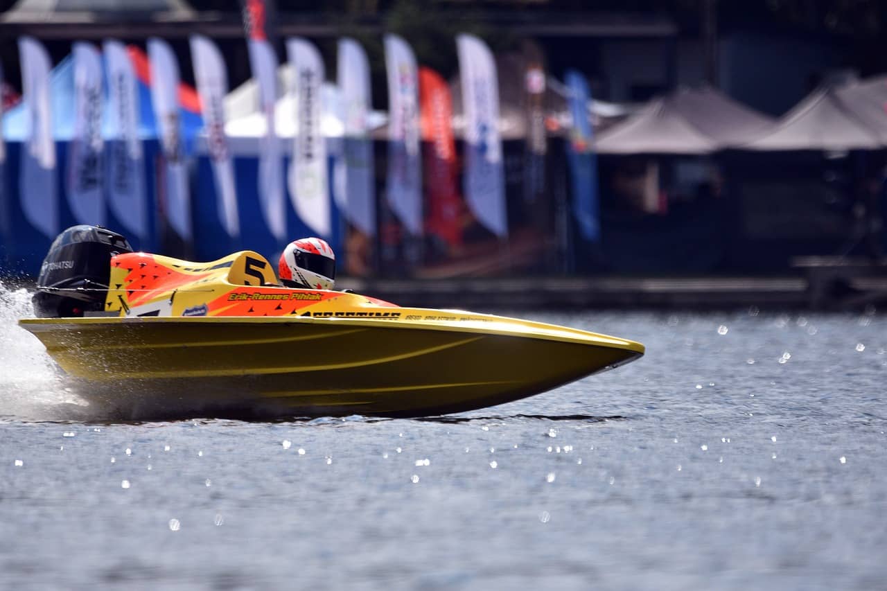 powerboat 6539945 1280